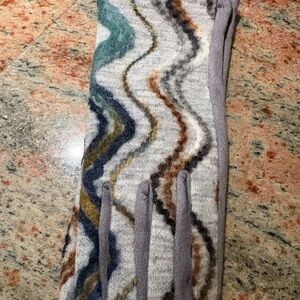 Multicolor Zigzag Patterned Gloves
